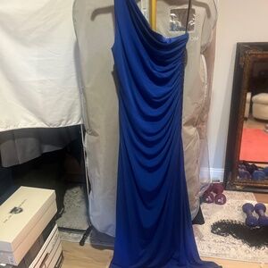 One-shoulder long dress